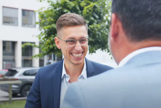 Außendienst, Versicherungsmakler