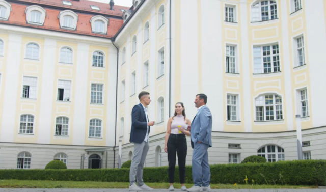 Meine Rolle, Versicherungsmakler